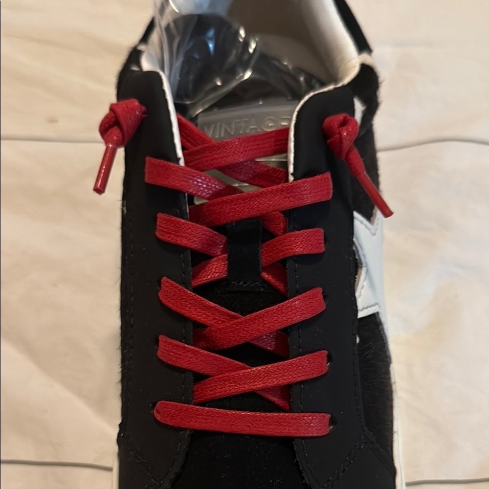 Vintage Havana Black and White Star Sneakers with Red Laces Size 8.5 - Picture 6 of 8